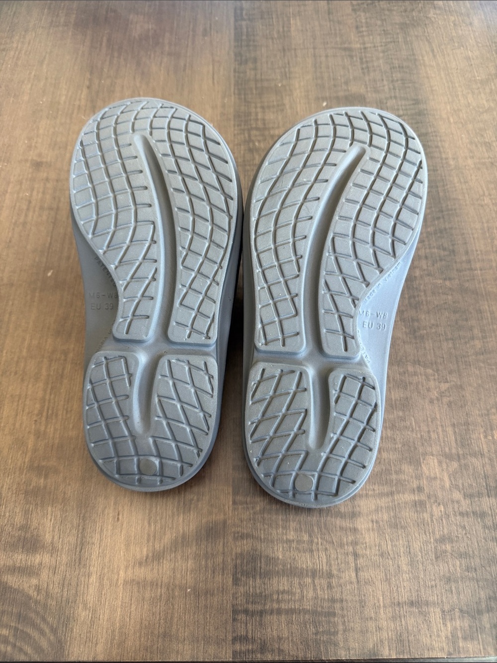 OOFOS OOahh Recovery Slide - Women’s and Men’s, M6-W8 - Picture 5 of 8